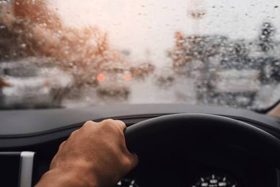 How to Drive in a Cloudy Weather